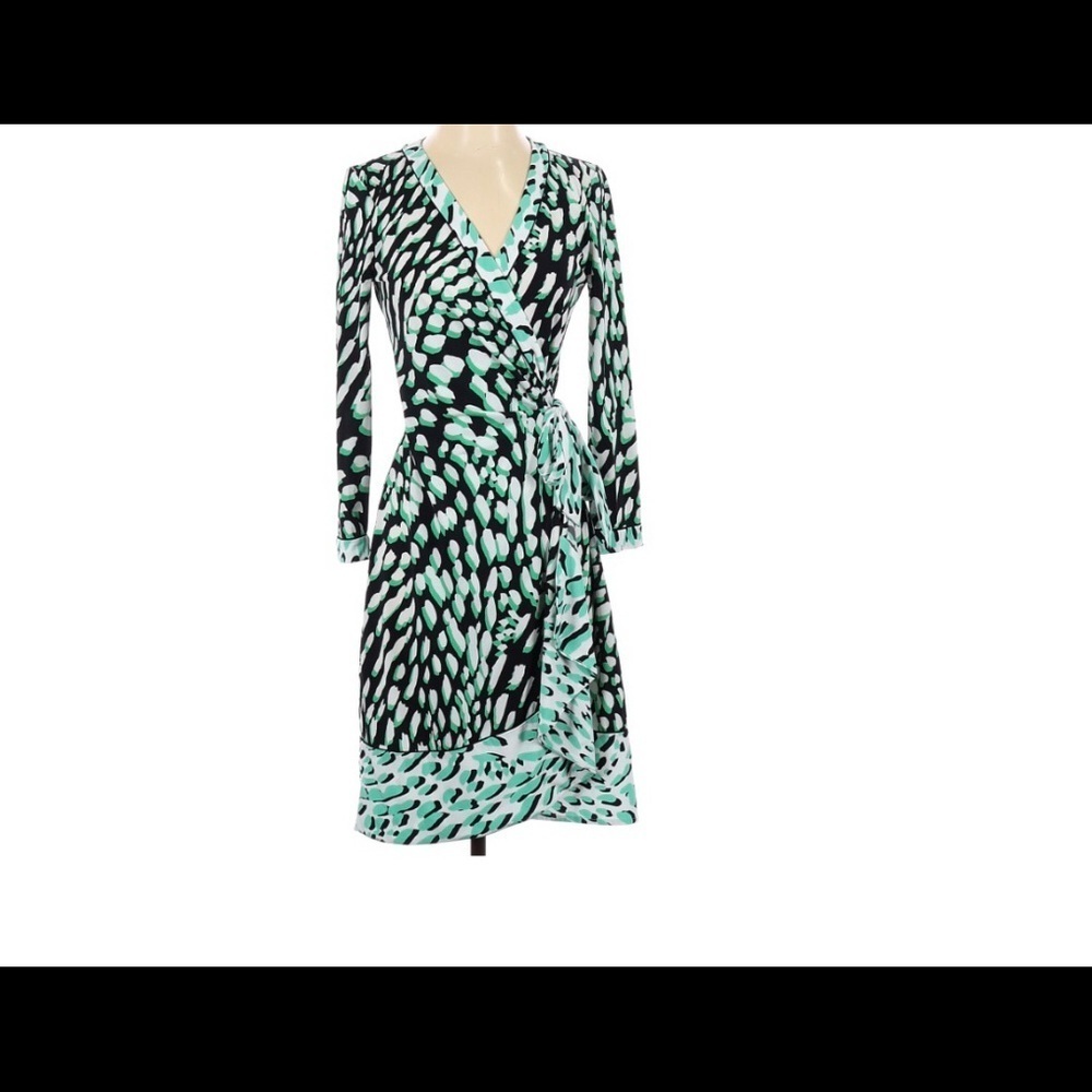 𝅺BCBGMaxazria wrap dress size Small